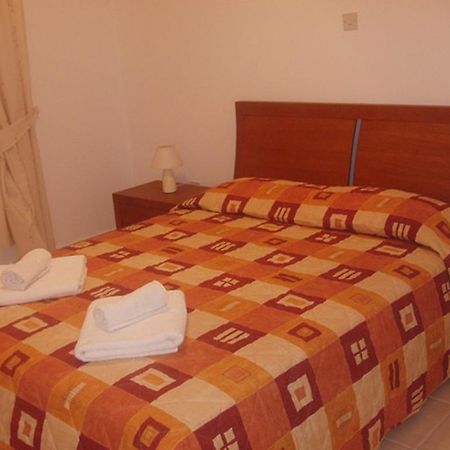 King'S Palace Apartment Paphos Zimmer foto
