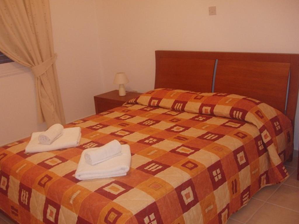 King'S Palace Apartment Paphos Zimmer foto